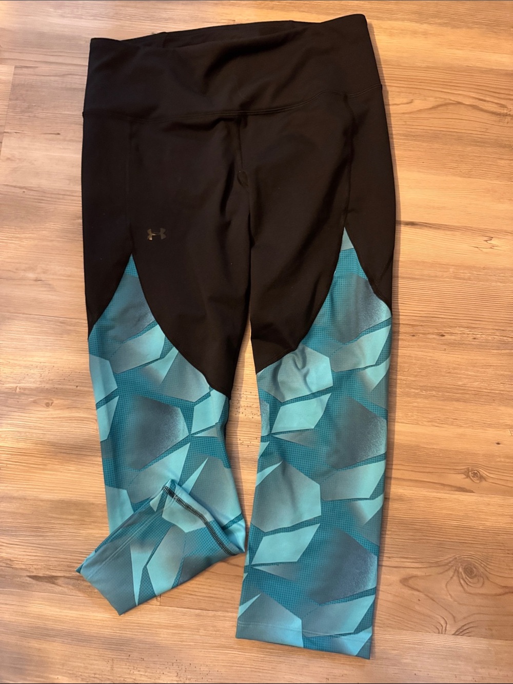 Under Armour Women’s Fitted Leggings, Black with Teal Blue